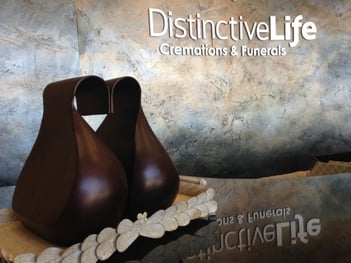 Distinctive Life Logo and Urn.