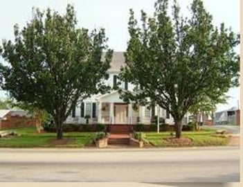 Exterior shot of Mc Commons Funeral Home