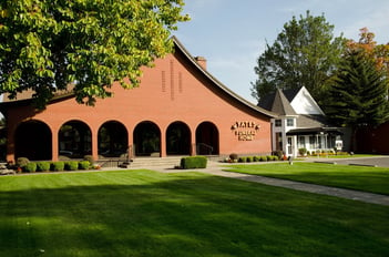 Exterior shot of Yates Funeral Homes & Crmtry