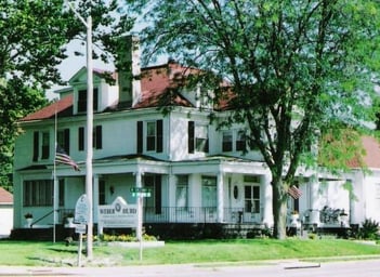 Exterior shot of Weber Hurd Funeral Home