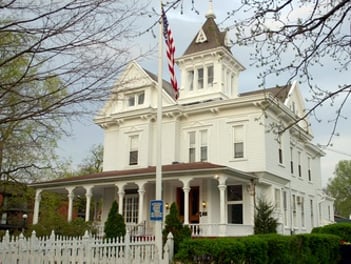 Exterior shot of Heath & Vaughn Funeral Home