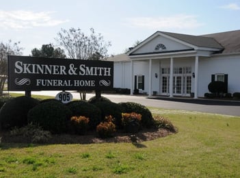 Exterior shot of Skinner & Smith Funeral Home