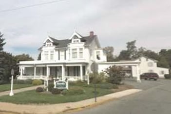 Exterior shot of Reynolds Funeral Home