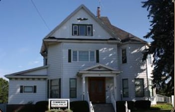 Exterior shot of Cummings Funeral Home