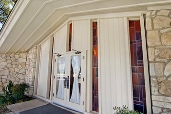 Exterior shot of Hubbard Kelly Funeral Home