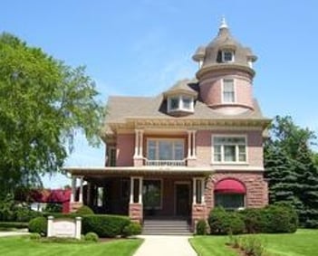 Exterior shot of Hansen-Lendman Funeral Home