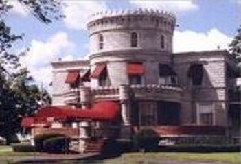 Exterior shot of Lawry Brothers Funeral Home