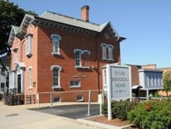 Exterior shot of Byles-MacDougall Funeral Service Incorporated