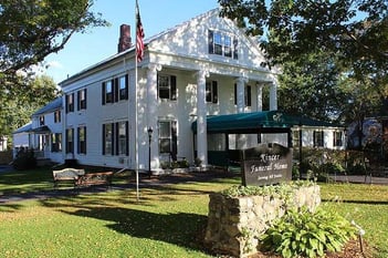 Exterior shot of Kincer Funeral Home