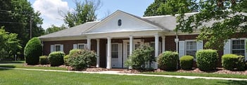 Exterior shot of Linn Honeycutt Funeral Homes