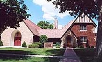 Exterior shot of Warner Funeral Home