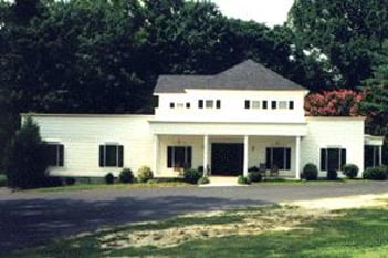 Exterior shot of Ginn Funeral Home