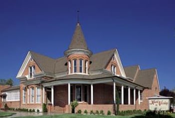 Exterior shot of Kuehl-Nicolay Funeral Chapel