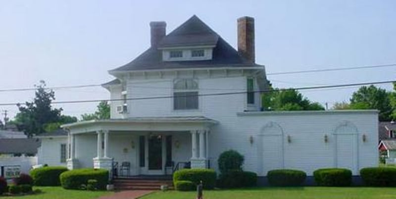 Bennett-bertram Funeral Home 208 West Water Street Hodgenville Kentucky